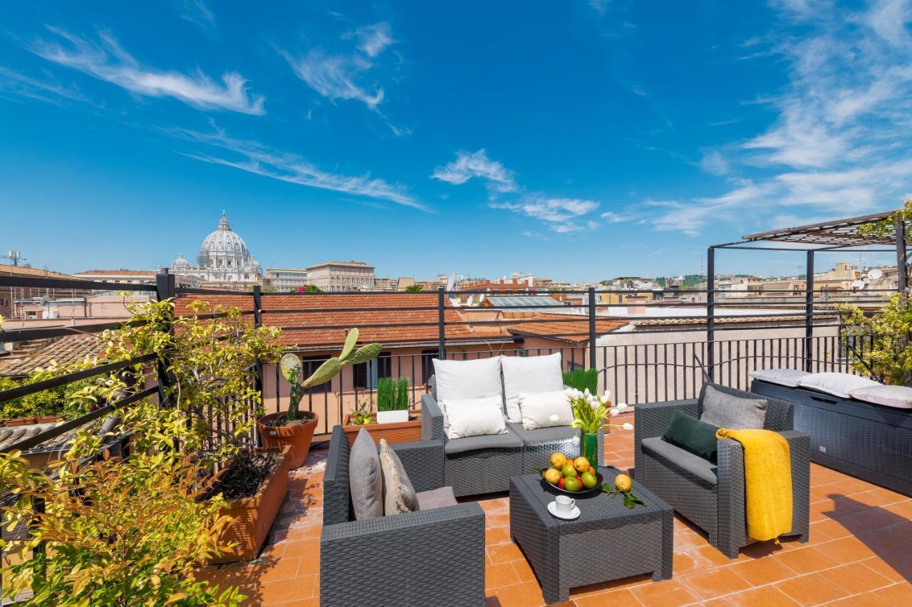 Unique View Over St. Peter's Dome! *
