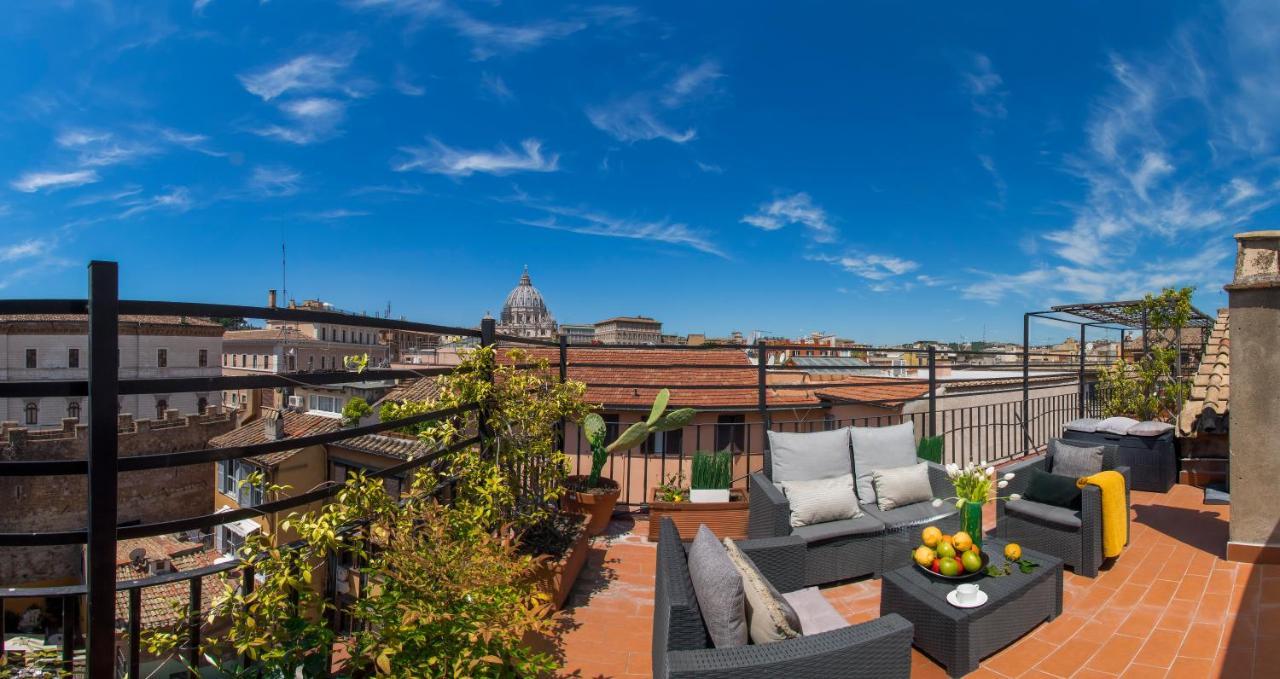 Unique View Over St. Peter's Dome!
